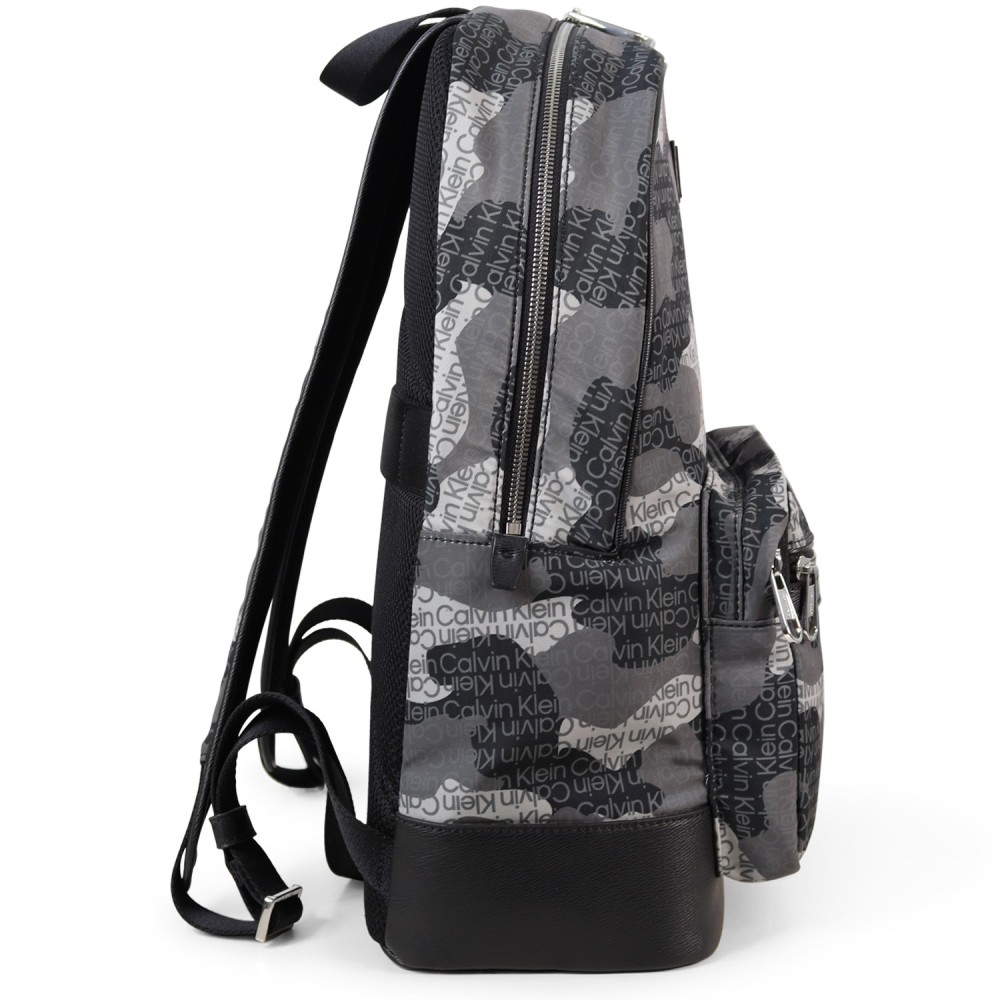 Zaino nero con fantasia logata per uomo