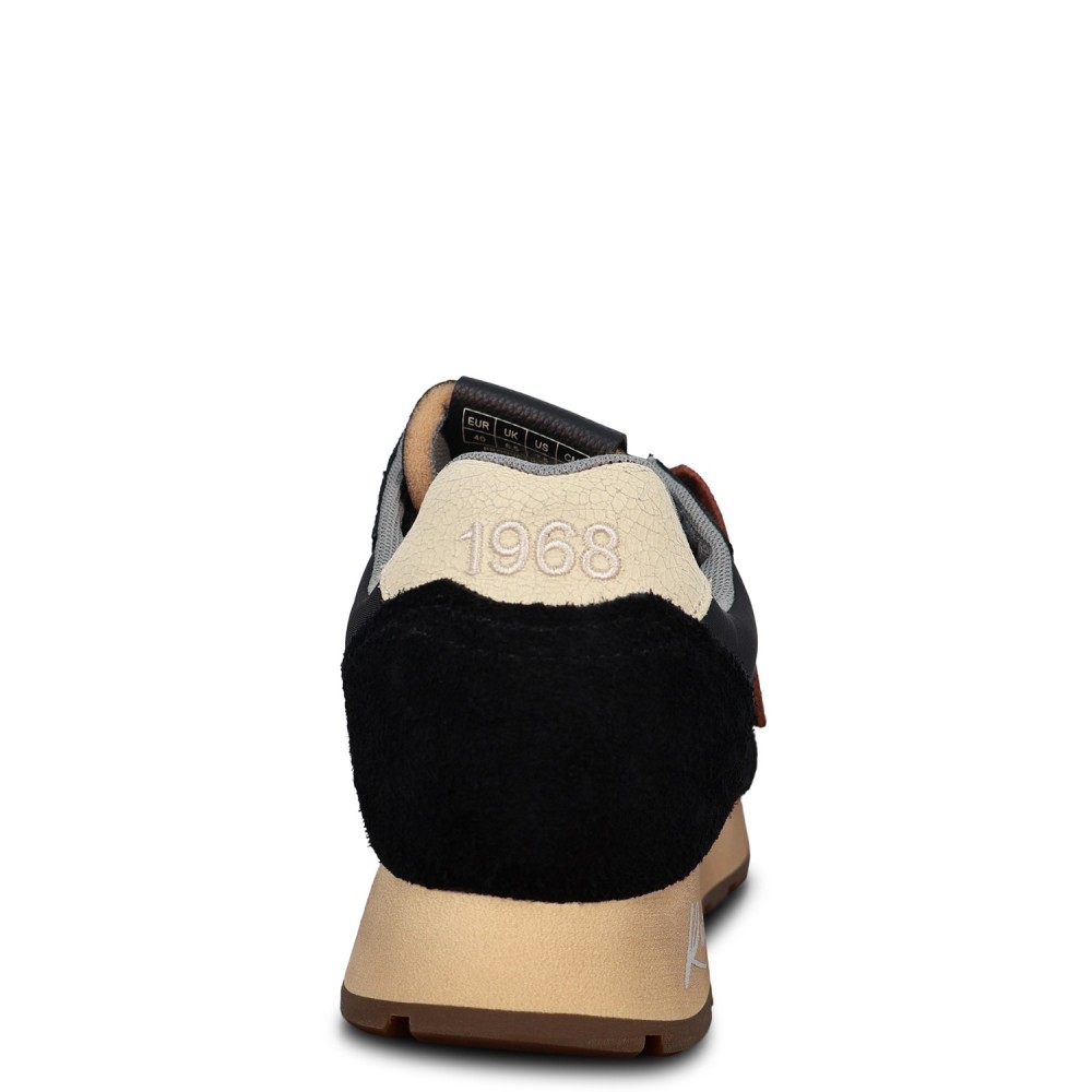 Sneakers nera con riporti per uomo