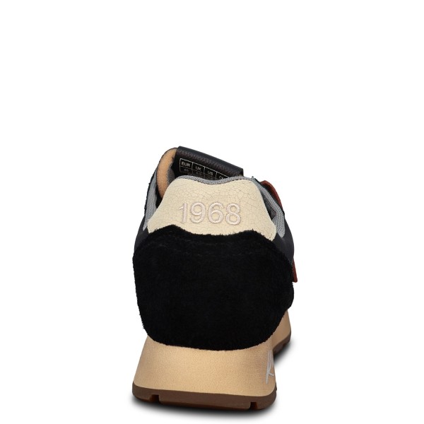 Sneakers nera con riporti per uomo